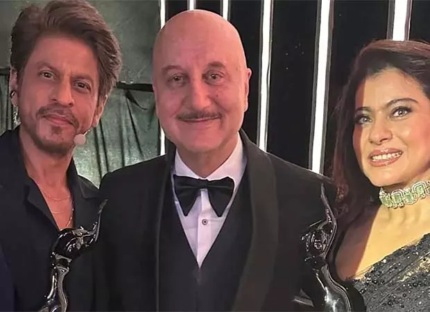 अनुपम खेर ने Filmfare में शाहरुख खान और काजोल के साथ दोबारा काम करने पर जताई खुशी अनुपम खेर ने Filmfare में शाहरुख खान और काजोल के साथ दोबारा काम करने पर जताई खुशी