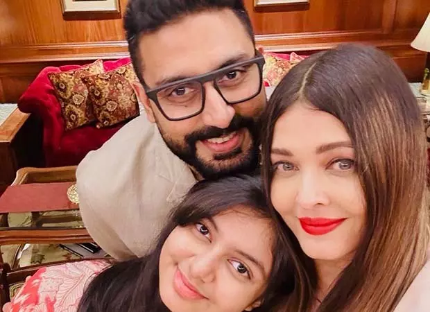 Abhishek Bachchan ने पत्नी ऐश्वर्या राय बच्चन और बेटी को सम्मानित किया Abhishek Bachchan ने पत्नी ऐश्वर्या राय बच्चन और बेटी को सम्मानित किया