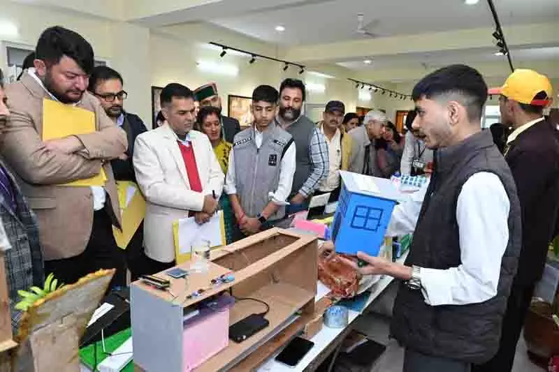 Himachal: युवा नवप्रवर्तकों ने भूकंपरोधी मॉडल प्रदर्शित किए Himachal: युवा नवप्रवर्तकों ने भूकंपरोधी मॉडल प्रदर्शित किए