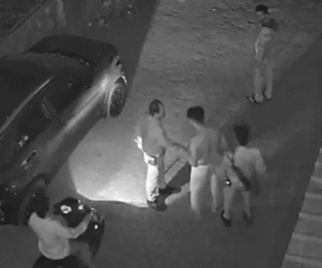 Bhopal: पुलिस ने इंजीनियर पर किया हिंसक हमला, सीसीटीवी में कैद Bhopal: पुलिस ने इंजीनियर पर किया हिंसक हमला, सीसीटीवी में कैद
