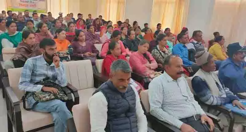 Dharampur के किसानों ने प्राकृतिक खेती और सरकारी योजनाओं के बारे में जाना Dharampur के किसानों ने प्राकृतिक खेती और सरकारी योजनाओं के बारे में जाना