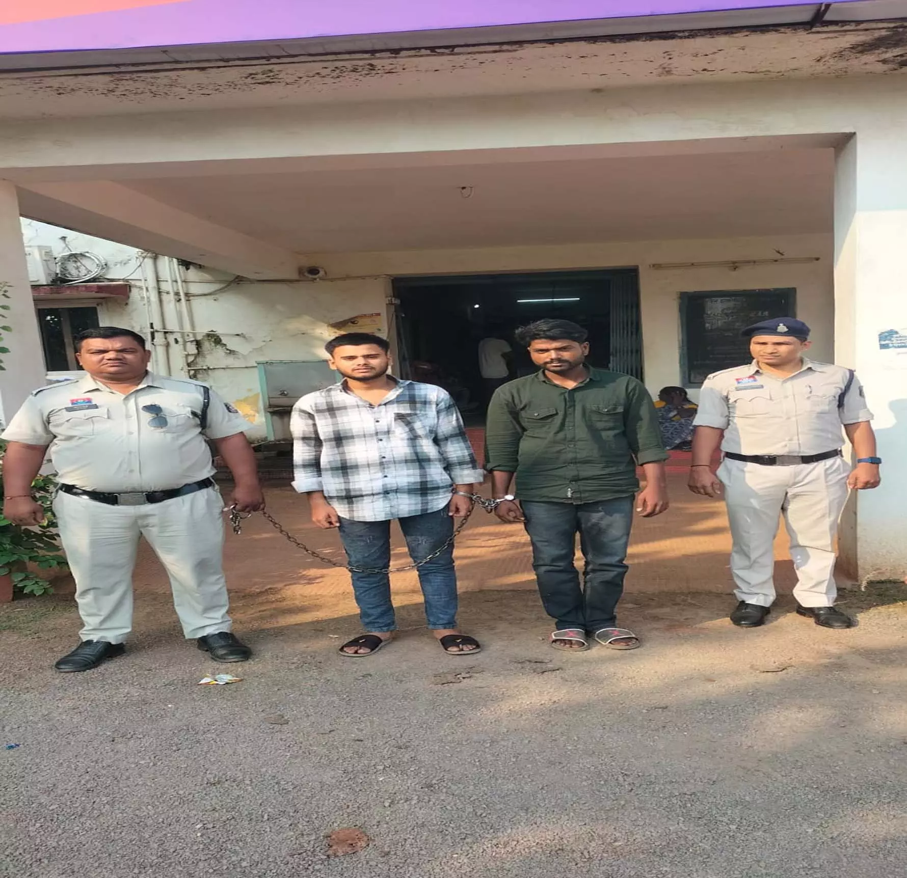 रायपुर में नाबालिग की बेरहमी से हत्या, 2 हत्यारे गिरफ़्तार रायपुर में नाबालिग की बेरहमी से हत्या, 2 हत्यारे गिरफ़्तार