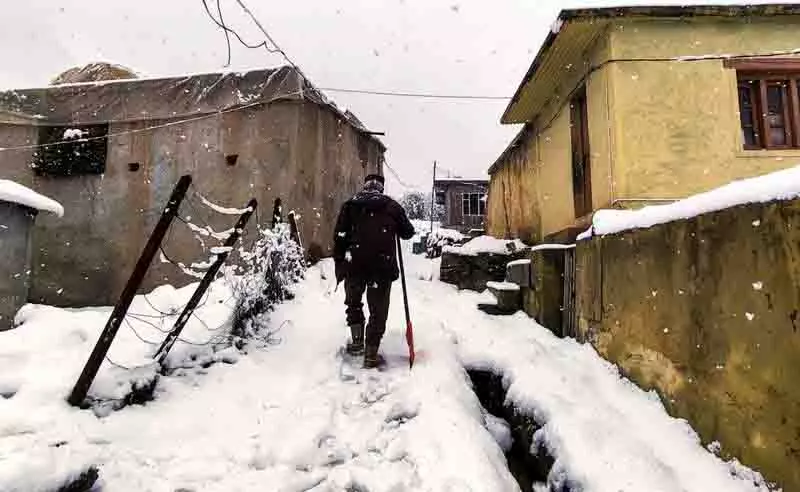 Lahaul-Spiti के सुदूर गांवों की सड़कों से बर्फ हटी, किसानों को राहत Lahaul-Spiti के सुदूर गांवों की सड़कों से बर्फ हटी, किसानों को राहत