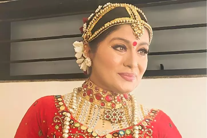 Sudhaa Chandran ने नृत्य प्रस्तुति के साथ सरोज खान को भावभीनी श्रद्धांजलि दी Sudhaa Chandran ने नृत्य प्रस्तुति के साथ सरोज खान को भावभीनी श्रद्धांजलि दी