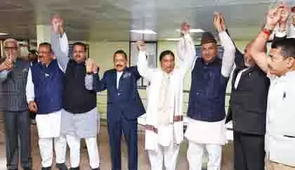 J&K से तीन राज्यसभा सीटों के लिए भाजपा उम्मीदवारों ने नामांकन दाखिल किया J&K से तीन राज्यसभा सीटों के लिए भाजपा उम्मीदवारों ने नामांकन दाखिल किया