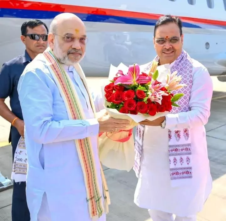 Jaipur एयरपोर्ट पर मुख्यमंत्री और मंत्रियों ने किया गर्मजोशी से स्वागत Jaipur एयरपोर्ट पर मुख्यमंत्री और मंत्रियों ने किया गर्मजोशी से स्वागत