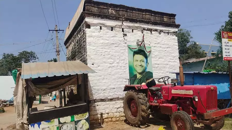 Munirabad : ग्रामीणों ने ऐतिहासिक इमारत को बचाने की अपील की Munirabad : ग्रामीणों ने ऐतिहासिक इमारत को बचाने की अपील की