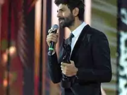 फिल्मफेयर अवॉर्ड जीतकर माता-पिता के सामने भावुक हुए Kartik Aaryan फिल्मफेयर अवॉर्ड जीतकर माता-पिता के सामने भावुक हुए Kartik Aaryan