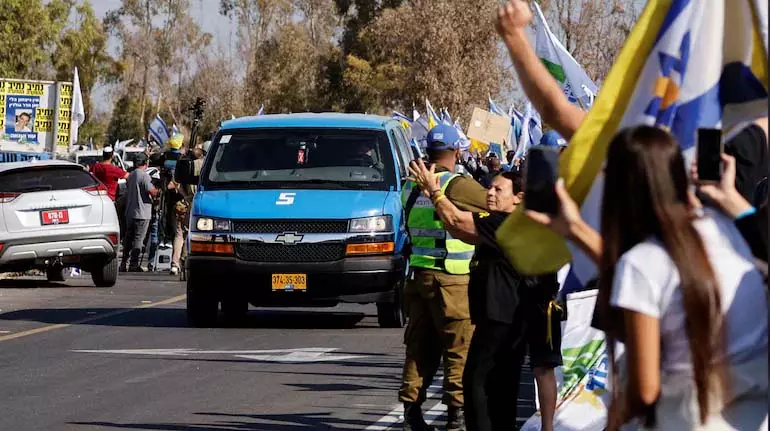 Israel-Gaza युद्ध की समयरेखा: 7 अक्टूबर, 2023 से बंधकों की रिहाई तक Israel-Gaza युद्ध की समयरेखा: 7 अक्टूबर, 2023 से बंधकों की रिहाई तक