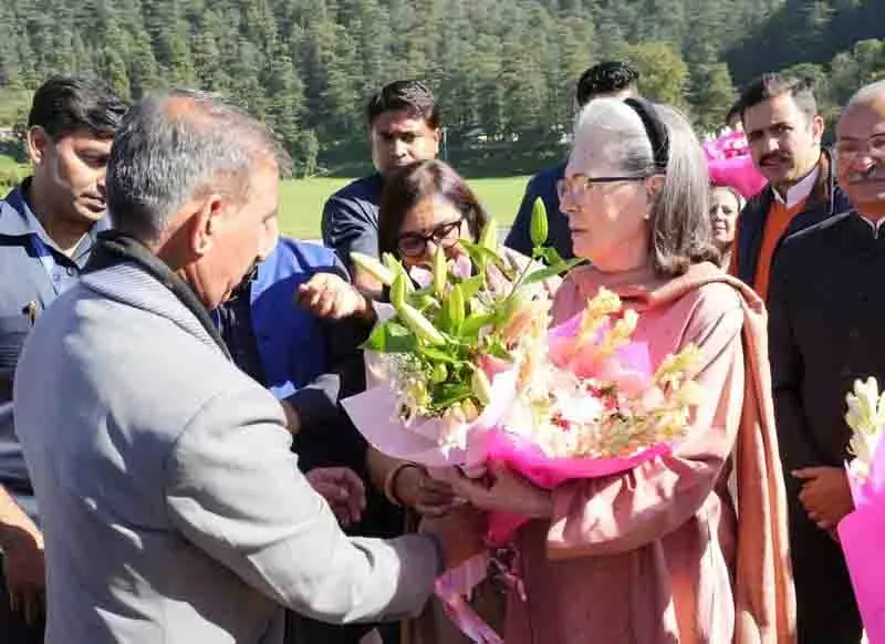 Virbhadra की प्रतिमा का अनावरण आज, सोनिया, प्रियंका शिमला पहुंचीं Virbhadra की प्रतिमा का अनावरण आज, सोनिया, प्रियंका शिमला पहुंचीं