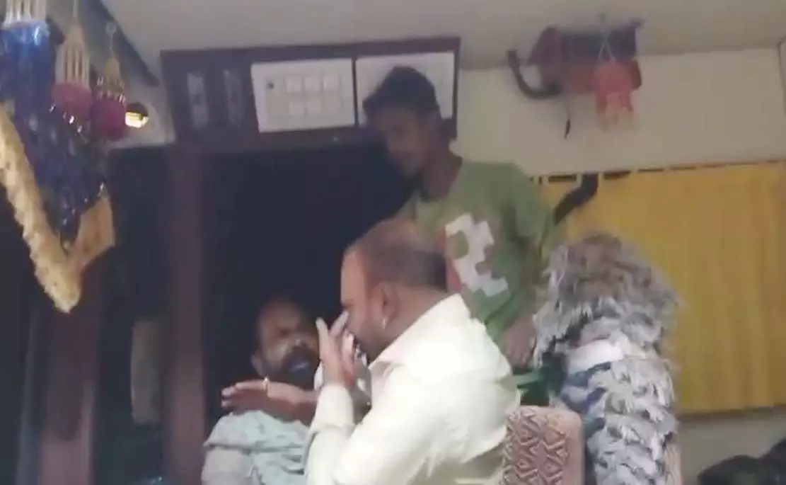 बस्तर ट्रेवल्स की बस पर हमला, हैदराबाद जा रही बस के चालक से मारपीट बस्तर ट्रेवल्स की बस पर हमला, हैदराबाद जा रही बस के चालक से मारपीट