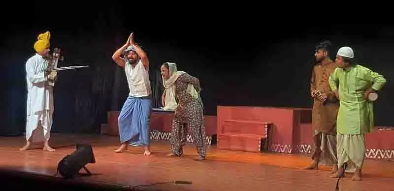 Amritsar: मिर्ज़ा साहिबान की आधुनिक पुनर्व्याख्या ने दर्शकों को आकर्षित किया Amritsar: मिर्ज़ा साहिबान की आधुनिक पुनर्व्याख्या ने दर्शकों को आकर्षित किया