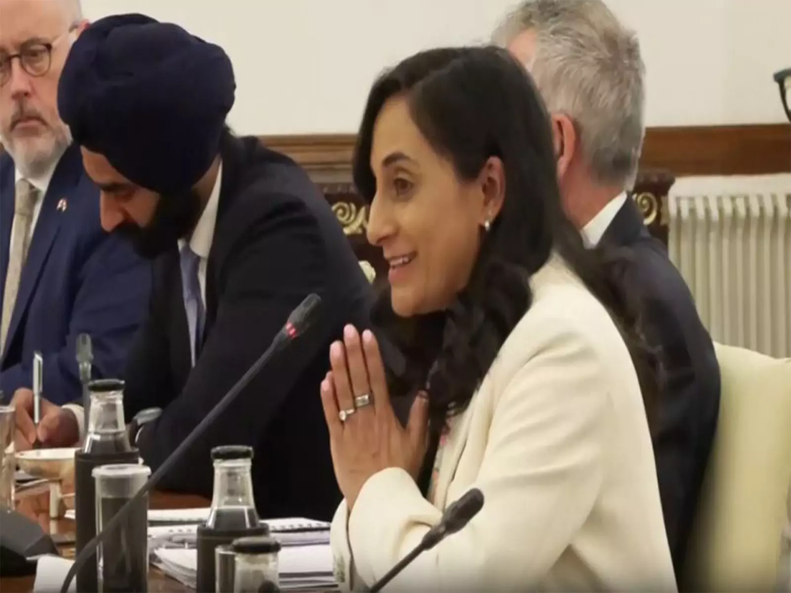 कनाडाई विदेश मंत्री अनीता आनंद ने भारत-कनाडा संबंधों में दीर्घकालिक प्रतिबद्धता जताई कनाडाई विदेश मंत्री अनीता आनंद ने भारत-कनाडा संबंधों में दीर्घकालिक प्रतिबद्धता जताई