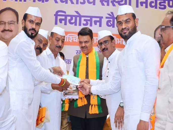 श्री संत तुकाराम महाराज संस्थान ने मुख्यमंत्री कोष में 11 लाख रुपये का दान दिया श्री संत तुकाराम महाराज संस्थान ने मुख्यमंत्री कोष में 11 लाख रुपये का दान दिया
