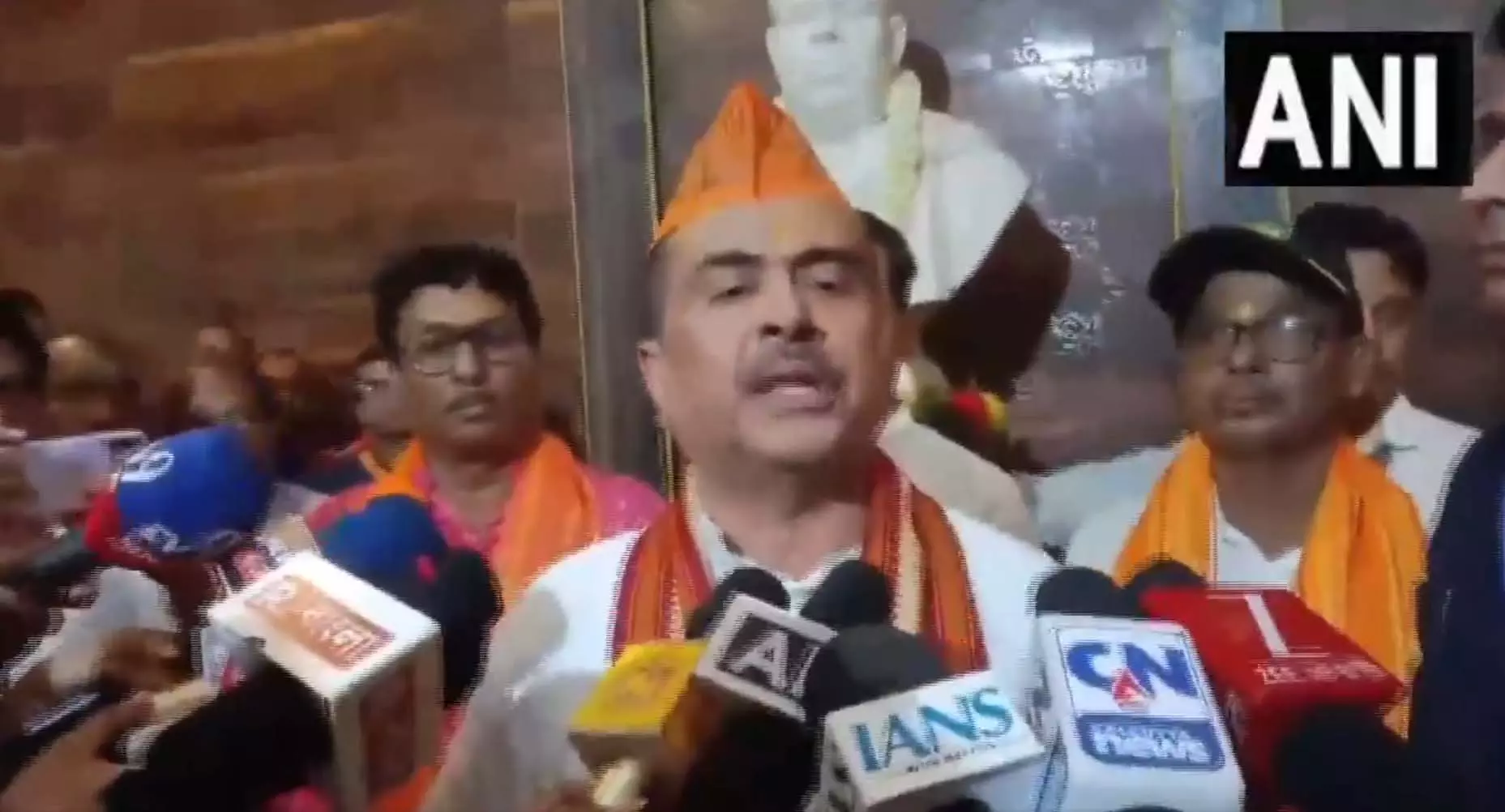 सुवेंदु अधिकारी ने TMC पर लगाया बलात्कारियों के संरक्षण का आरोप सुवेंदु अधिकारी ने TMC पर लगाया बलात्कारियों के संरक्षण का आरोप