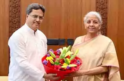 CM साहा ने सीतारमण से की मुलाकात, परियोजना ऋण सीमा बढ़ाने की मांग CM साहा ने सीतारमण से की मुलाकात, परियोजना ऋण सीमा बढ़ाने की मांग
