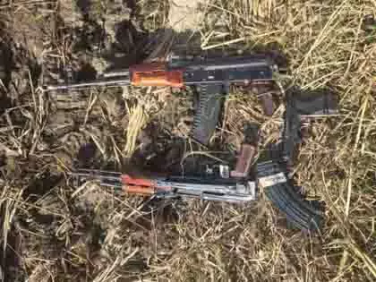 Punjab: पाकिस्तान सीमा पर दो एके-47 राइफलें बरामद Punjab: पाकिस्तान सीमा पर दो एके-47 राइफलें बरामद