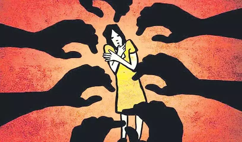 14 साल की लड़की से 9 लोगों ने किया सामूहिक बलात्कार.. पांच गिरफ्तार 14 साल की लड़की से 9 लोगों ने किया सामूहिक बलात्कार.. पांच गिरफ्तार