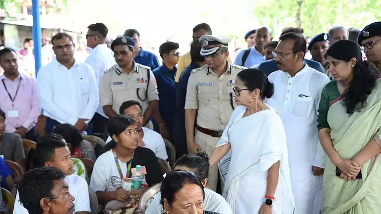 Mamata ने भूटानी जल क्षेत्र में हुई घटना के लिए मुआवजे की मांग की Mamata ने भूटानी जल क्षेत्र में हुई घटना के लिए मुआवजे की मांग की