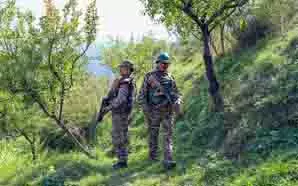 J&K पुलिस ने बडगाम वन क्षेत्र में ऑफ-रोडिंग वाहन जब्त किए J&K पुलिस ने बडगाम वन क्षेत्र में ऑफ-रोडिंग वाहन जब्त किए