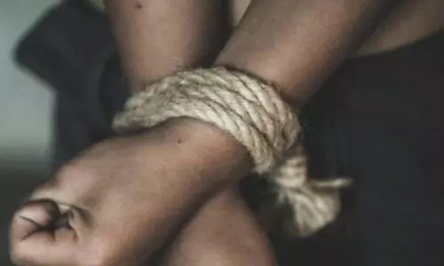 एकतरफा प्यार में अपहरण की वारदात को दिया अंजाम, पुलिस ने अब छात्रा को चंगुल से छुड़ाया एकतरफा प्यार में अपहरण की वारदात को दिया अंजाम, पुलिस ने अब छात्रा को चंगुल से छुड़ाया
