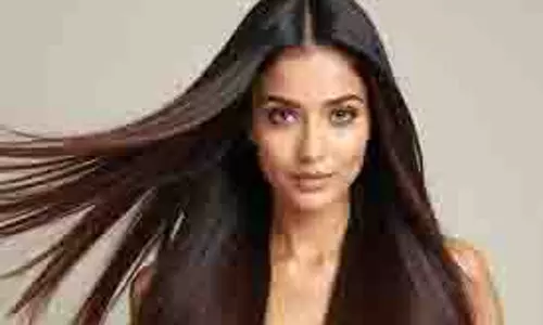 Hair Care Tips: फ्रिजी और रूखे बालों को बनाएं सॉफ्ट और शाइनिंग, जानें आसान ट्रिक्स