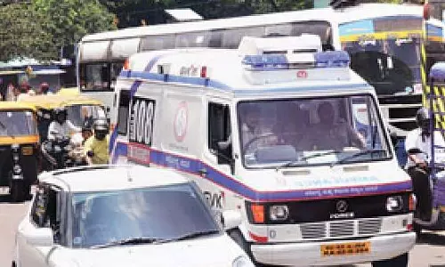 Tamil Nadu: आप सभी आपातकालीन सहायता के लिए 108 पर कॉल कर सकते है Tamil Nadu: आप सभी आपातकालीन सहायता के लिए 108 पर कॉल कर सकते है