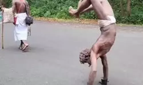 Dindori: धर्मराज पुरी महाराज का संकल्प: हर कदम श्रद्धा, हर इंच तपस्या Dindori: धर्मराज पुरी महाराज का संकल्प: हर कदम श्रद्धा, हर इंच तपस्या