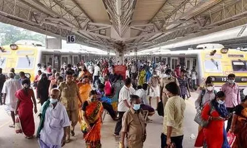 Chennai उपनगरीय विद्युत ट्रेनों का गहन परीक्षण Chennai उपनगरीय विद्युत ट्रेनों का गहन परीक्षण