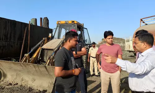 Indore : आईएमसी गुणवत्ता जांच के लिए इंजीनियरों और ठेकेदारों को तैनात करेगी Indore : आईएमसी गुणवत्ता जांच के लिए इंजीनियरों और ठेकेदारों को तैनात करेगी