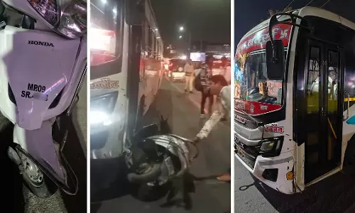 Indore : बनेश्वरी ट्रैवल्स बस की स्कूटर से टक्कर में महिला और नाबालिग बेटी घायल Indore : बनेश्वरी ट्रैवल्स बस की स्कूटर से टक्कर में महिला और नाबालिग बेटी घायल