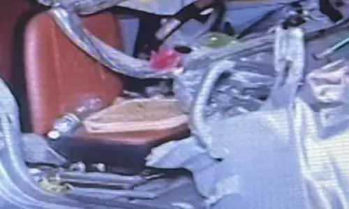 Odisha : गंजम में ट्रक और बोलेरो की टक्कर में ड्राइवर का हाथ कटा, 3 की हालत गंभीर Odisha : गंजम में ट्रक और बोलेरो की टक्कर में ड्राइवर का हाथ कटा, 3 की हालत गंभीर