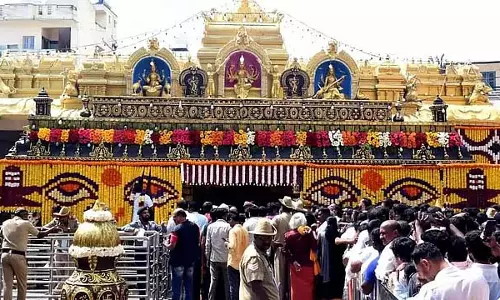 Hassan : तीन दिनों में 3.5 लाख से अधिक श्रद्धालुओं ने हसनम्बे दर्शन किए Hassan : तीन दिनों में 3.5 लाख से अधिक श्रद्धालुओं ने हसनम्बे दर्शन किए