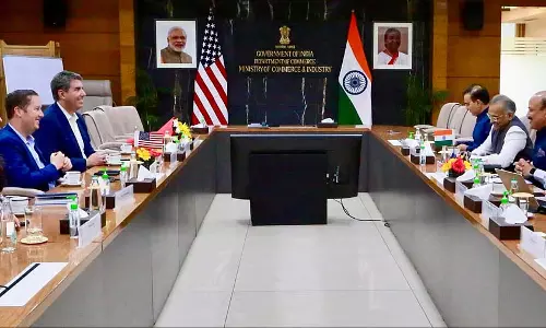 अमेरिकी राजदूत-पदनामित सर्जियो गोर ने वाणिज्य सचिव अग्रवाल से मुलाकात की