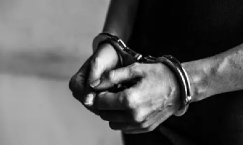 Bengal पुलिस ने नाबालिग से रेप के आरोप में यूट्यूबर और बेटे को पकड़ा