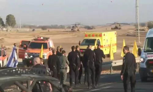 Gaza से पहले 7 बंधक इज़रायली सेना को सौंपे: रिपोर्ट