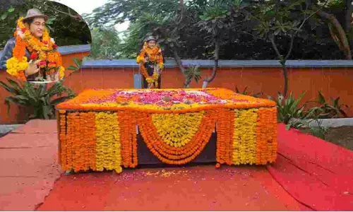 Bhopal: किशोर कुमार को श्रद्धांजलि, मुख्यमंत्री डॉ. यादव ने साझा की भावनाएं Bhopal: किशोर कुमार को श्रद्धांजलि, मुख्यमंत्री डॉ. यादव ने साझा की भावनाएं