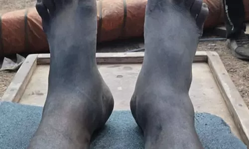 कंटारा चैप्टर 1 ऋषभ शेट्टी ने किया खुलासा, सूजे हुए पैर और थके हुए शरीर के साथ की थी क्लाइमेक्स की शूटिंग कंटारा चैप्टर 1 ऋषभ शेट्टी ने किया खुलासा, सूजे हुए पैर और थके हुए शरीर के साथ की थी क्लाइमेक्स की शूटिंग