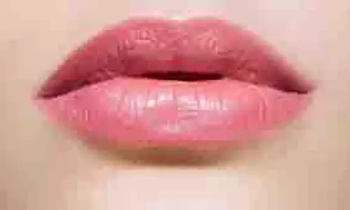 Beauty Tips: सर्दियों में होंठों की देखभाल के नुस्खे Beauty Tips: सर्दियों में होंठों की देखभाल के नुस्खे