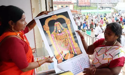 Andhra : तिरुमाला देवस्थानम 2026 कैलेंडर और डायरियाँ बेच रहा है