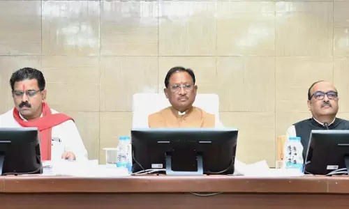 CM साय ने दिए कार्रवाई के निर्देश : हेलमेट, सीट बेल्ट न पहनने और नशे में वाहन चलाने वालों में हो कानून का भय