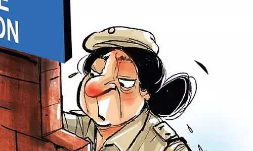 Bengaluru : शराब के नशे में धुत बदमाशों ने ड्यूटी पर तैनात महिला पुलिस कांस्टेबल पर हमला किया