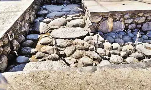 Dhalpur में दशहरा की सजावट में तोड़फोड़ Dhalpur में दशहरा की सजावट में तोड़फोड़