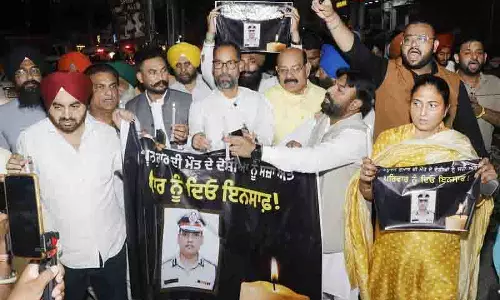 दलित IPS अधिकारी की आत्महत्या के विरोध में आप मंत्री कैंडल मार्च में शामिल हुए दलित IPS अधिकारी की आत्महत्या के विरोध में आप मंत्री कैंडल मार्च में शामिल हुए