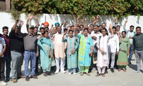 Haryana  पंचायत कंप्यूटर ऑपरेटरों ने बकाया वेतन की मांग की
