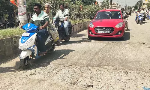 बागेपल्ली में गड्ढे: वाहन चालकों के लिए परेशानी