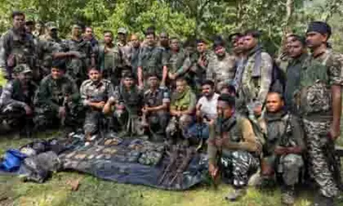 Jharkhand: हजारीबाग में माओवादी ठिकानों से भारी मात्रा में हथियार बरामद