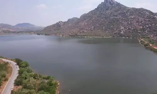 Chikkaballapur : वतादाहोसहल्ली झील में नौका विहार Chikkaballapur : वतादाहोसहल्ली झील में नौका विहार