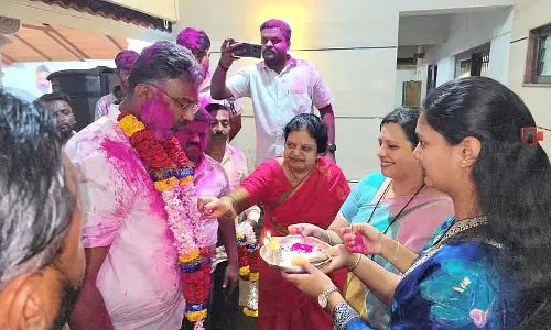 Karnataka : विधायक विश्वास वैद्य के जन्मदिन पर लोगों ने दी शुभकामनाएं Karnataka : विधायक विश्वास वैद्य के जन्मदिन पर लोगों ने दी शुभकामनाएं