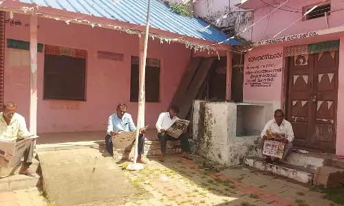 Badami: पुस्तकालय पर ताला लगाने से आक्रोश Badami: पुस्तकालय पर ताला लगाने से आक्रोश